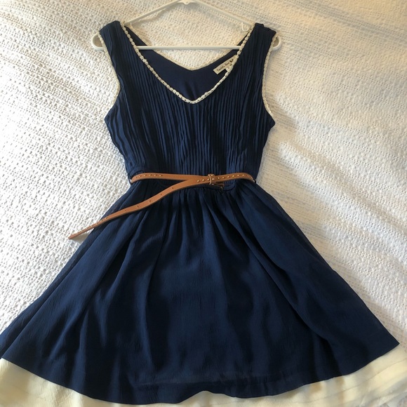 Spring dress - Picture 2 of 3